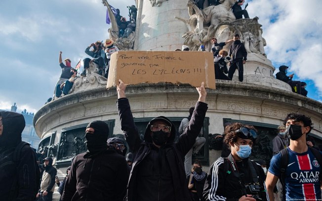 Na França, manifestações começaram com estudantes que reivindicavam melhores condições nas suas escolas