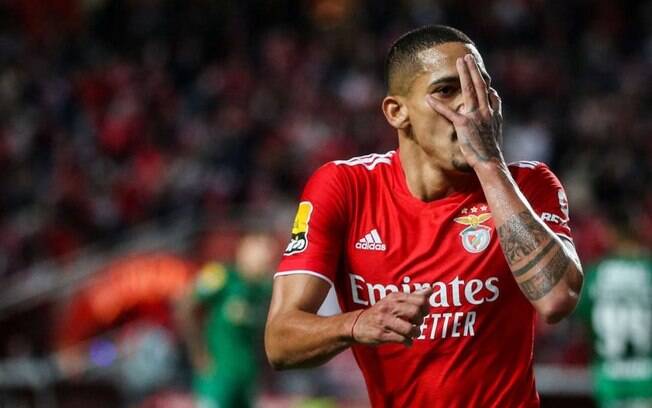 Em fase artilheira no Benfica, Gilberto celebra gols marcados: 'Momento especial'