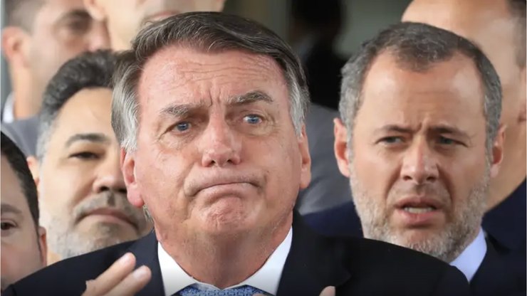 Bolsonaro pode ser preso se der entrevistas nas redes sociais