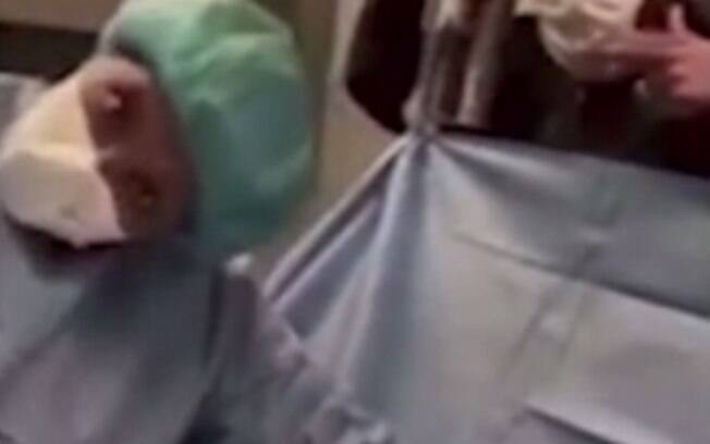 Cirurgiã plástica Windell Davis Boutte foi processada após gravar vídeo dançando e cantando ao lado de paciente sedada