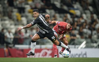 Atlético decepciona em casa, mas avança na Sul-Americana