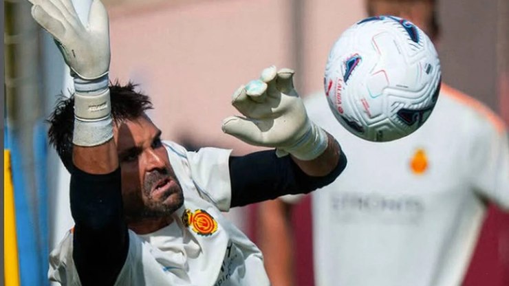 Goleiro%20%C3%A9%20internado%20ap%C3%B3s%20telhado%20de%20refeit%C3%B3rio%20desabar