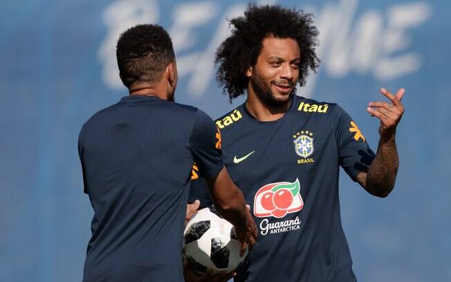 Lateral Marcelo voltou a treinar com a seleção brasileira, mas sua presença no time brasileiro é incerta Lateral Marcelo voltou a treinar com a seleção brasileira, mas sua presença no time brasileiro é incerta