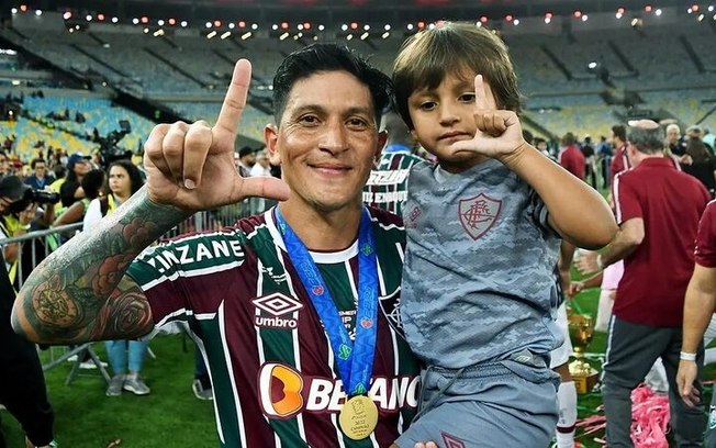 Germán Cano vive ano mágico com a camisa do Fluminense e também fora de campo com os filhos