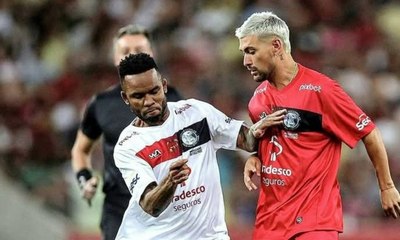 Carlos Alberto coloca ponto final em polêmica e elogia Arrascaeta