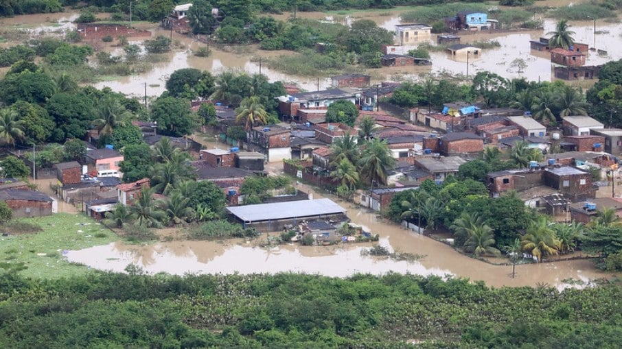 Chuva forte causa estragos em Pernambuco