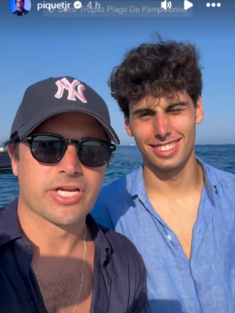 Nelsinho Piquet brinca com Bortoleto durante passeio de barco Nelsinho Piquet brinca com Bortoleto durante passeio de barco
