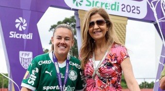 Leila%20Pereira%20homenageia%20Andressinha%20por%20100%20jogos%20pelo%20Palmeiras