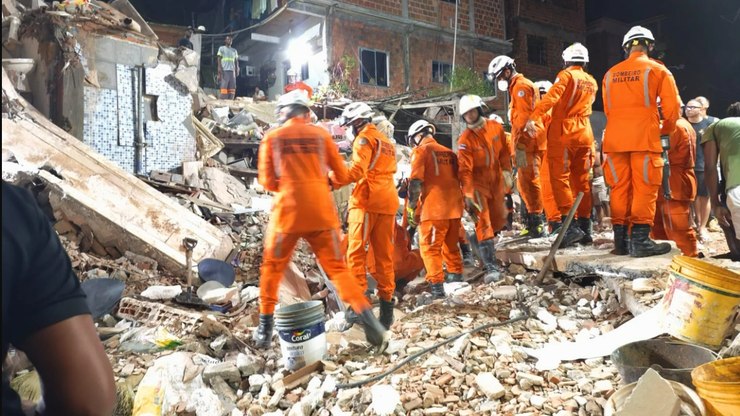 Desabamento de prédio em Salvador deixa três pessoas mortas
