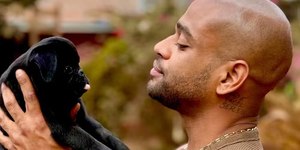 Cezar Black adota filhote da mesma raça de antigo cão, que morreu