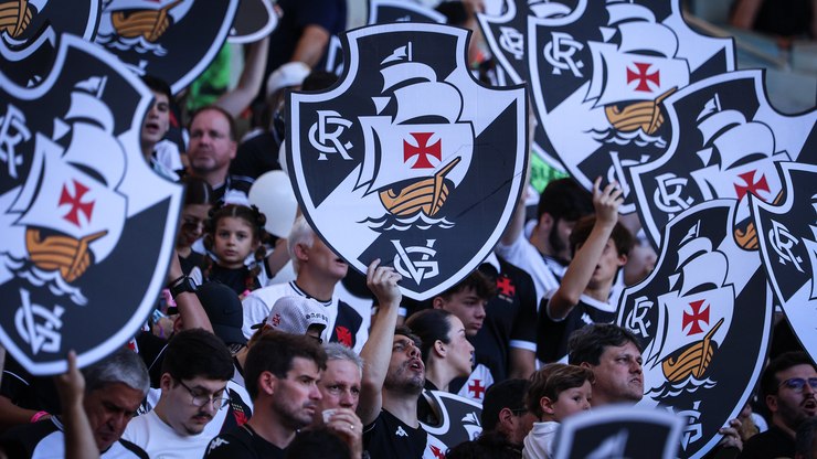 Elenco%2C%20base%20e%20torcida%3A%20o%20que%20d%C3%A1%20esperan%C3%A7a%20ao%20Vasco%20para%202026