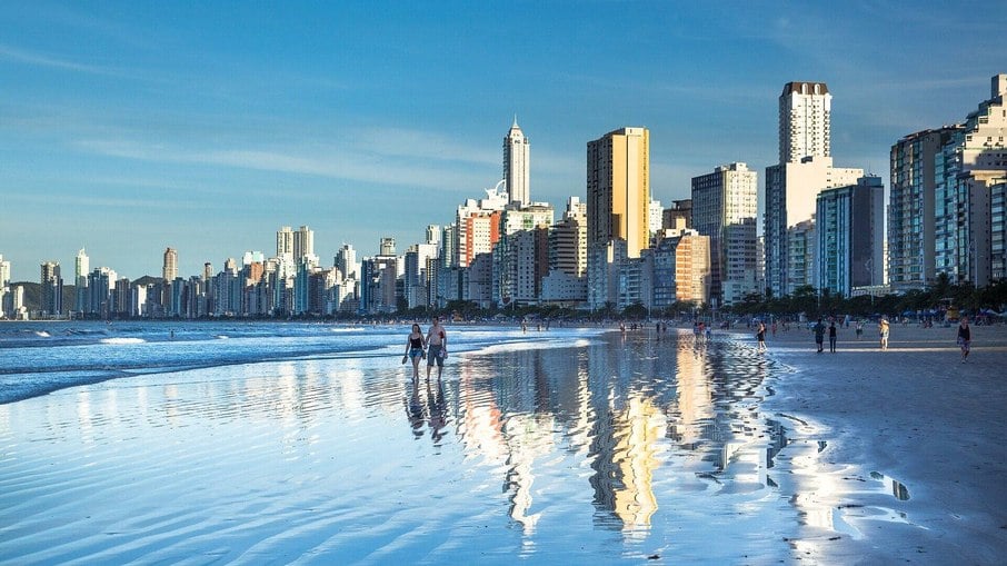 Praia em Santa Catarina, região Sul do Brasil