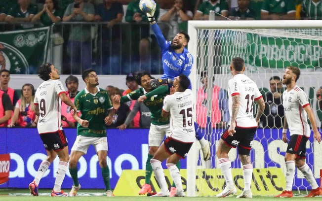 Time sofre com gols de jogadas aéreas