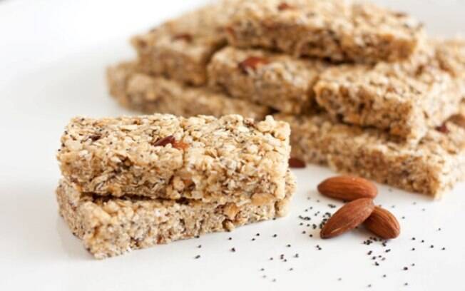 Barrinha de cereal e a de nuts podem fazer parte da dieta. Veja como inseri-las da melhor maneira no cardápio