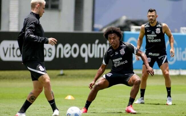 Com Du Queiroz como lateral, Corinthians encerra a preparação para encarar o Grêmio