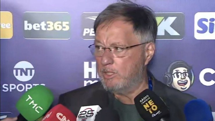 Neymar desmente ligação para Vojvoda e ataca jornalista