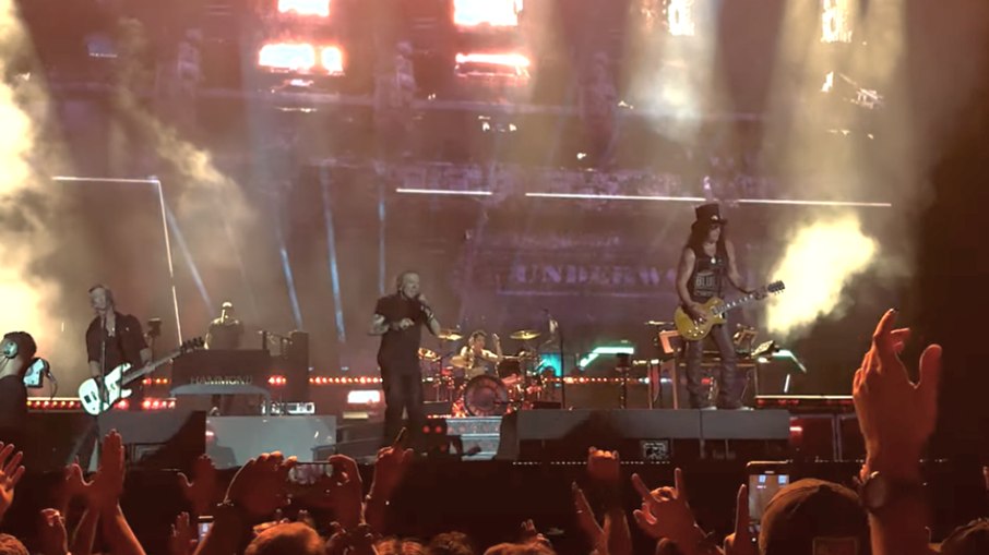 Guns N’ Roses faz show nostálgico em SP  Guns N’ Roses faz show nostálgico em SP