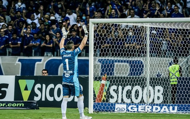 Perto do acesso, Cruzeiro pode ter a melhor defesa da história da Série B