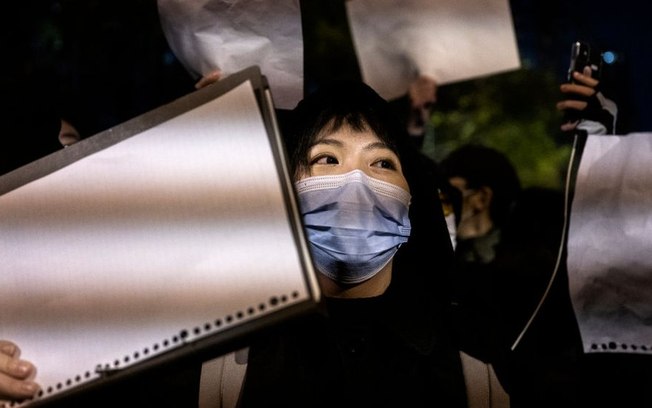 Protestos na China: por que papéis em branco viraram símbolo das manifestações