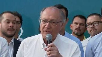  Alckmin fala em retomar taxação de compras importadas de até 50 dólares