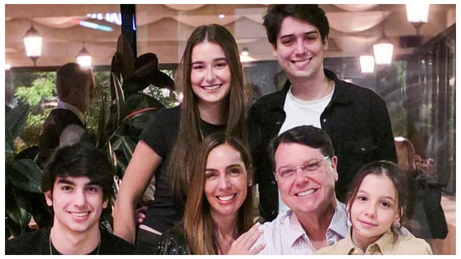 Kiko Caputo com sua esposa e filhos