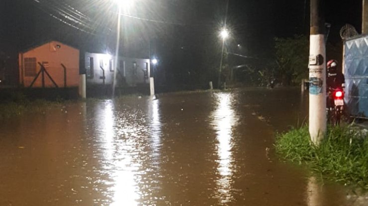Litoral de SP recebe alerta para grandes acumulados de chuva