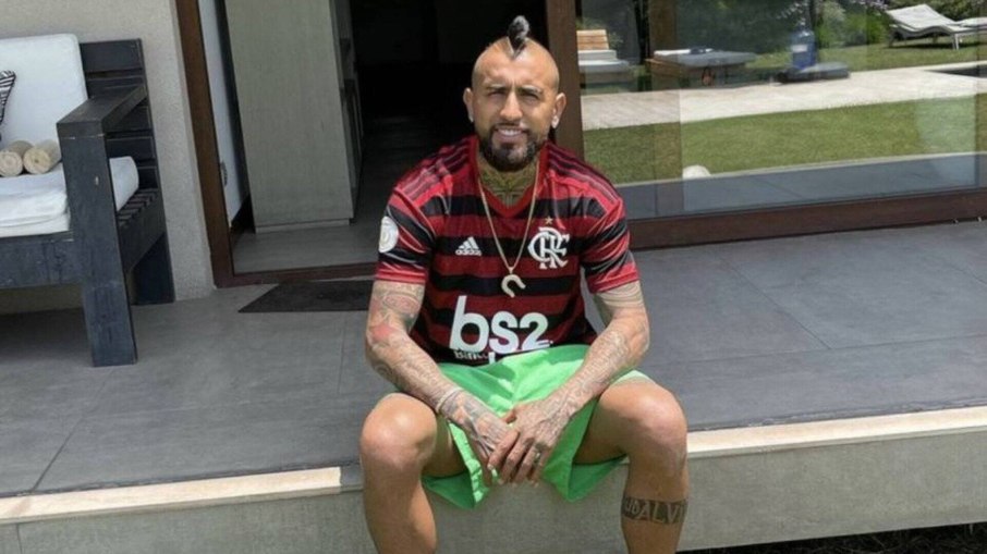Vidal fica mais longe de vestir a camisa do Flamengo