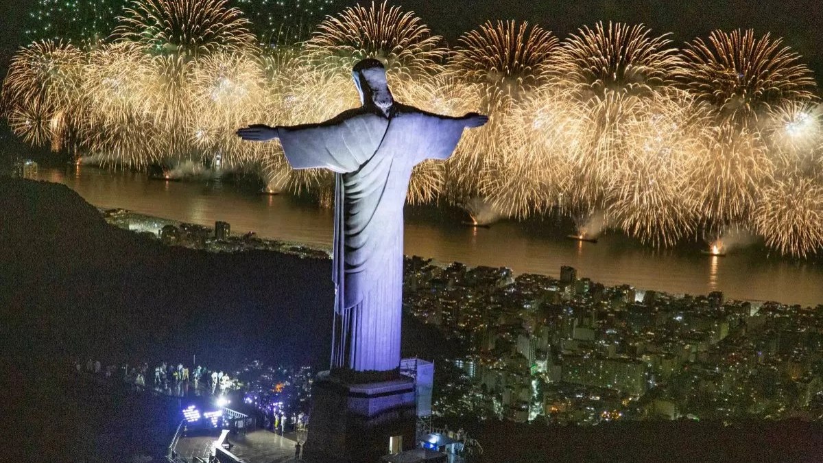 Réveillon no Rio de Janeiro terá 12 minutos de fogos e shows de música.