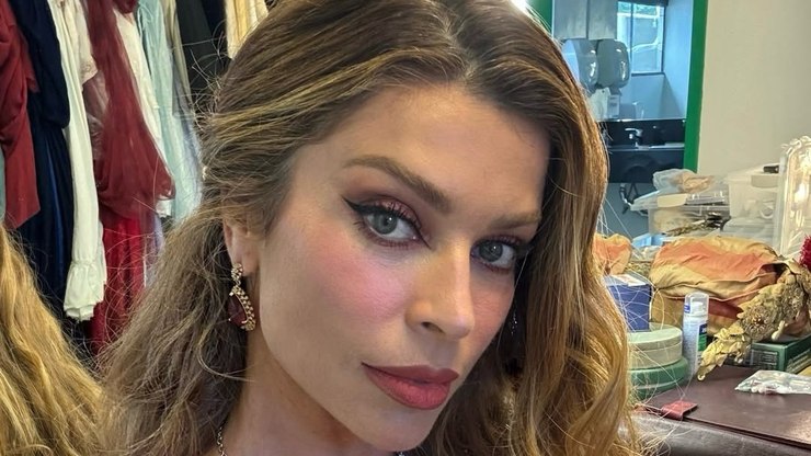 Grazi Massafera dá show em novela quase impecável