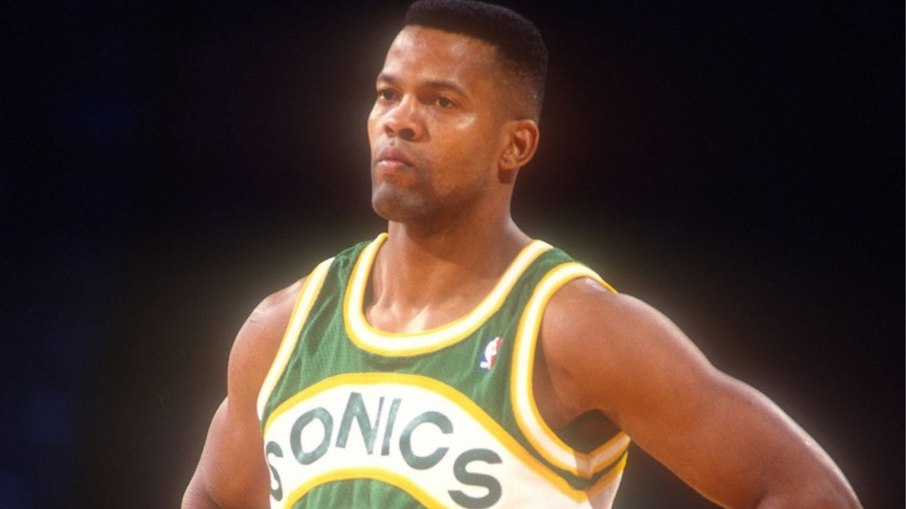 Dale Ellis liderou a NBA em tentativas de três em 1986/87, com 240 arremessos