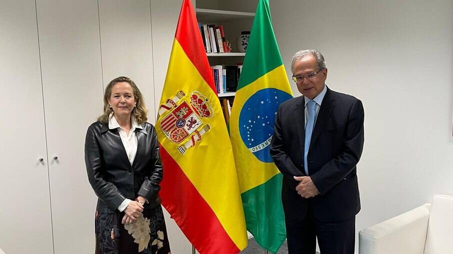 Paulo Guedes e ministra espanhola Nadia Calvino