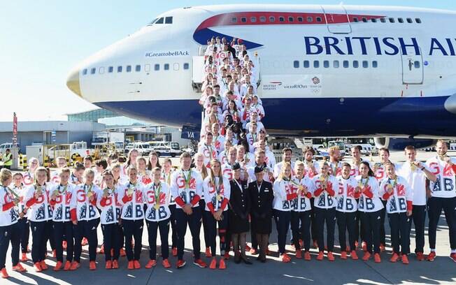 Festa e recepção calorosa marcou o desembarque da equipe da Grã-Bretanha em Londres