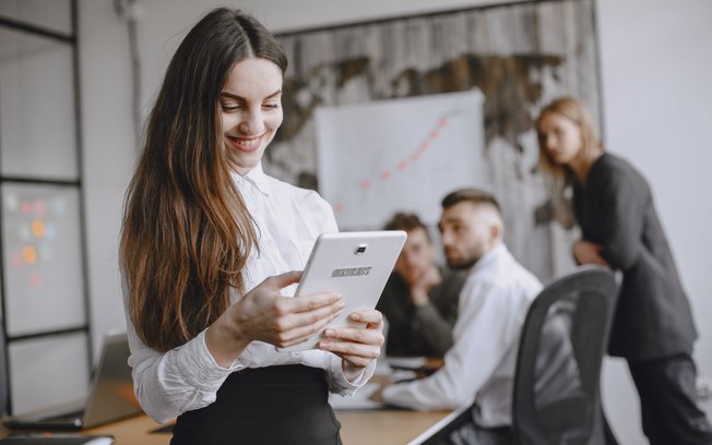 IA avança nas empresas brasileiras, uso em RH ainda é baixo