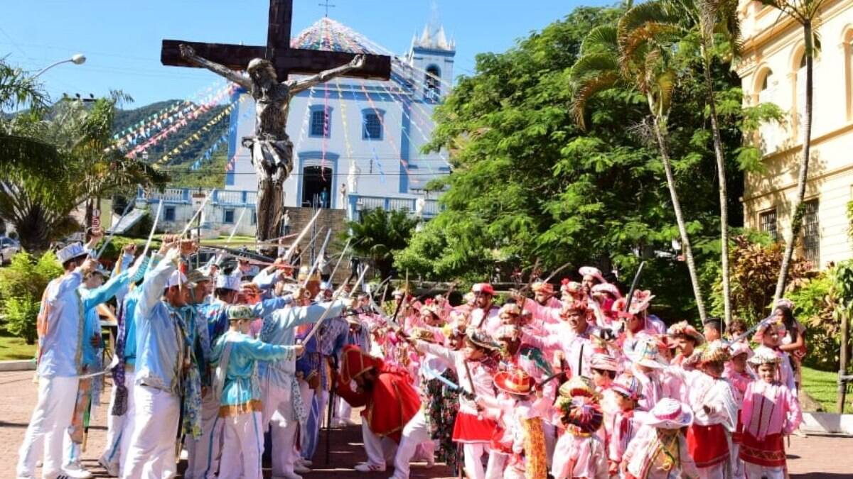 Congadas: Uma celebração a São Benedito - Revista Continente