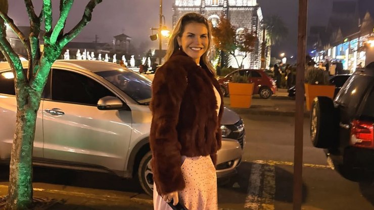 Irmã de Cristiano Ronaldo se assusta com frio no Brasil