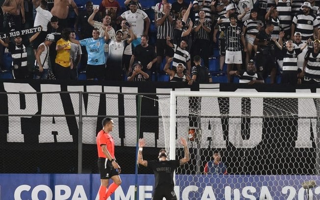 Em grande noite de Carlos Miguel, Corinthians é letal e vence o Nacional fora de casa