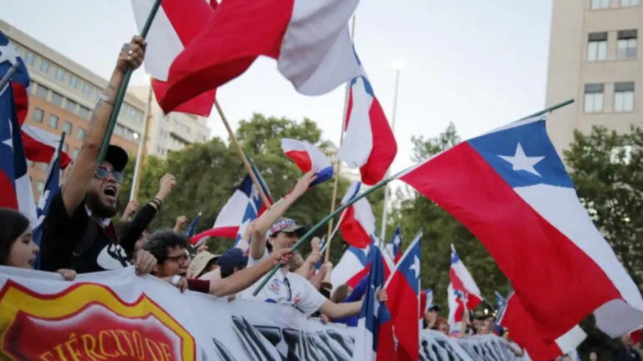 Chilenos rejeitaram nova Constituição por 55,8% a 44,2% 