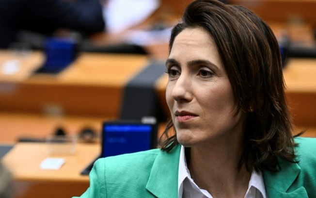 A eurodeputada francesa Valerie Hayer, durante sessão plenária no Parlamento Europeu, em Bruxelas em 10 de abril de 2024