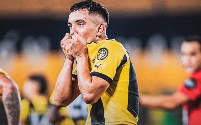  Leo Fernández tem se destacado com a camisa do Peñarol 