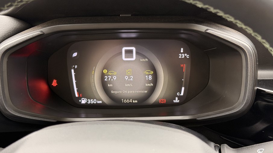 Painel de instrumentos do Aircross XTR reúne informações do SUV em layout simples e funcional.