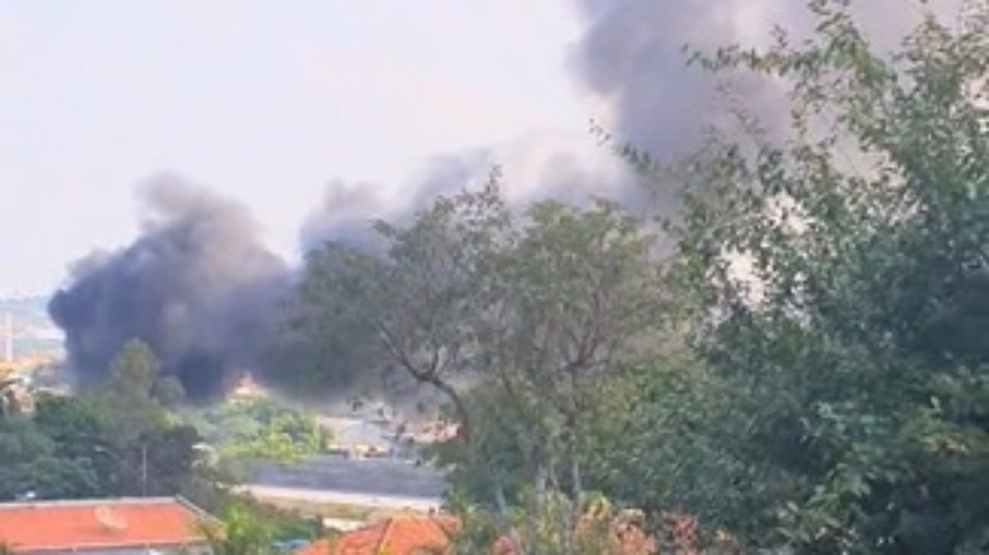 Fumaça do incêndio pôde ser vista de longe