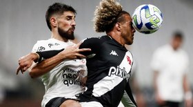 Comentarista diz que árbitro errou ao não marcar pênalti 