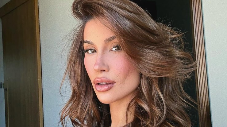 Bianca%20Andrade%20aposta%20em%20linha%20de%20contorno%20para%20os%20l%C3%A1bios