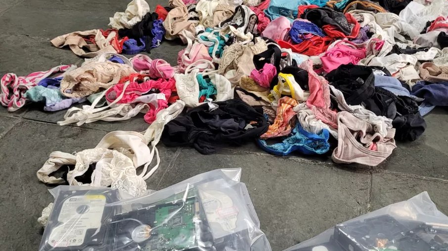 Policiais encontraram 140 calcinhas, além de HDs com pornografia infantil na casa de suspeito na Zona Leste de SP