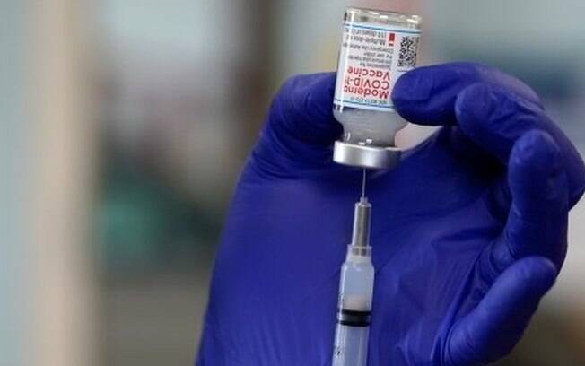 Covid: EUA veem aumento de rejeição à vacina e milhões de doses no estoque