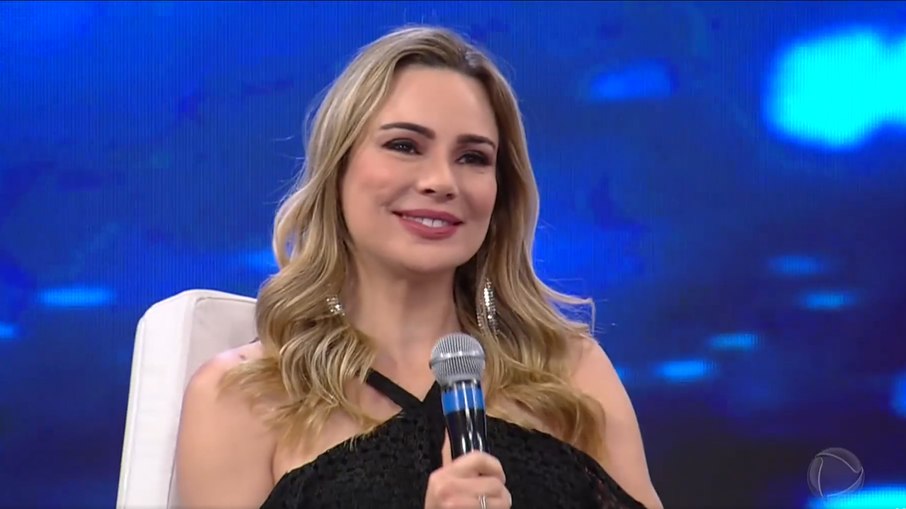 Rachel Sheherazade em participação no programa 'Hora do Faro'