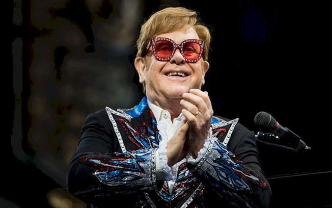 Elton John amplia sua turnê de despedida