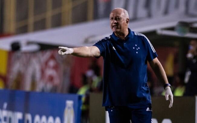 Felipão se irrita com perguntas sobre estilo de jogo do Cruzeiro