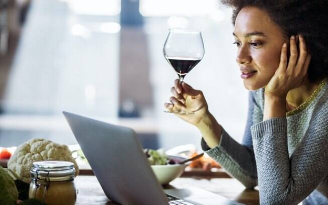 Crescimento do e-commerce abre espaço para importação de vinhos