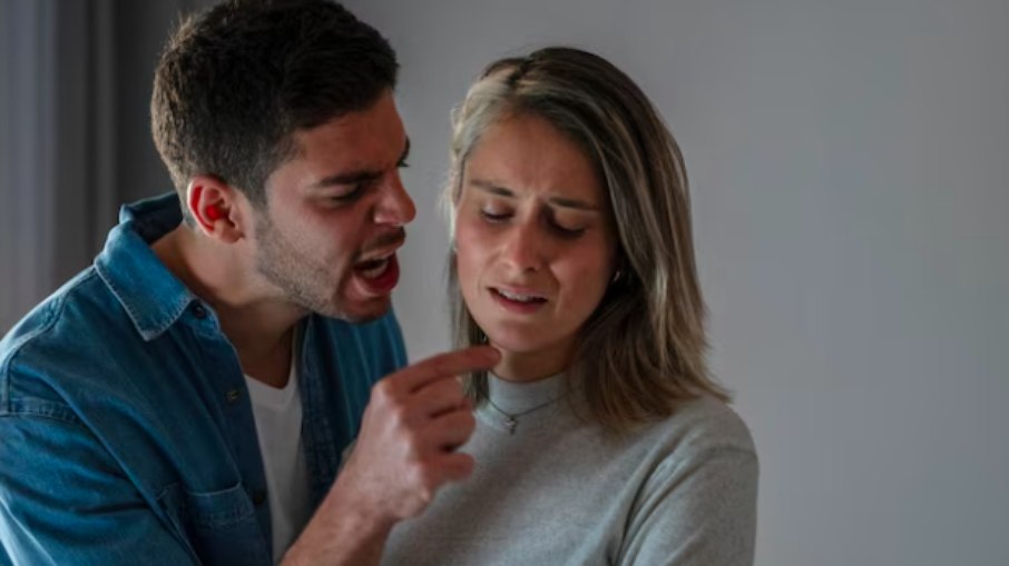 Dia dos Namorados: psicóloga explica como identificar uma agressão verbal